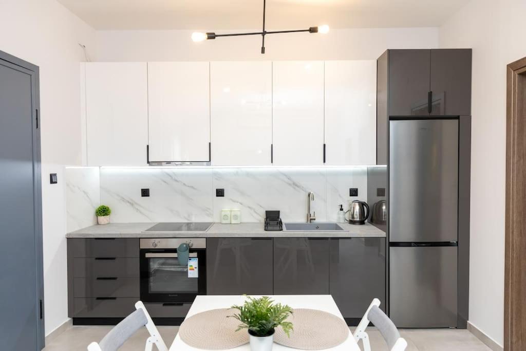 Modern & Comfy Apartment Salonic Exterior foto